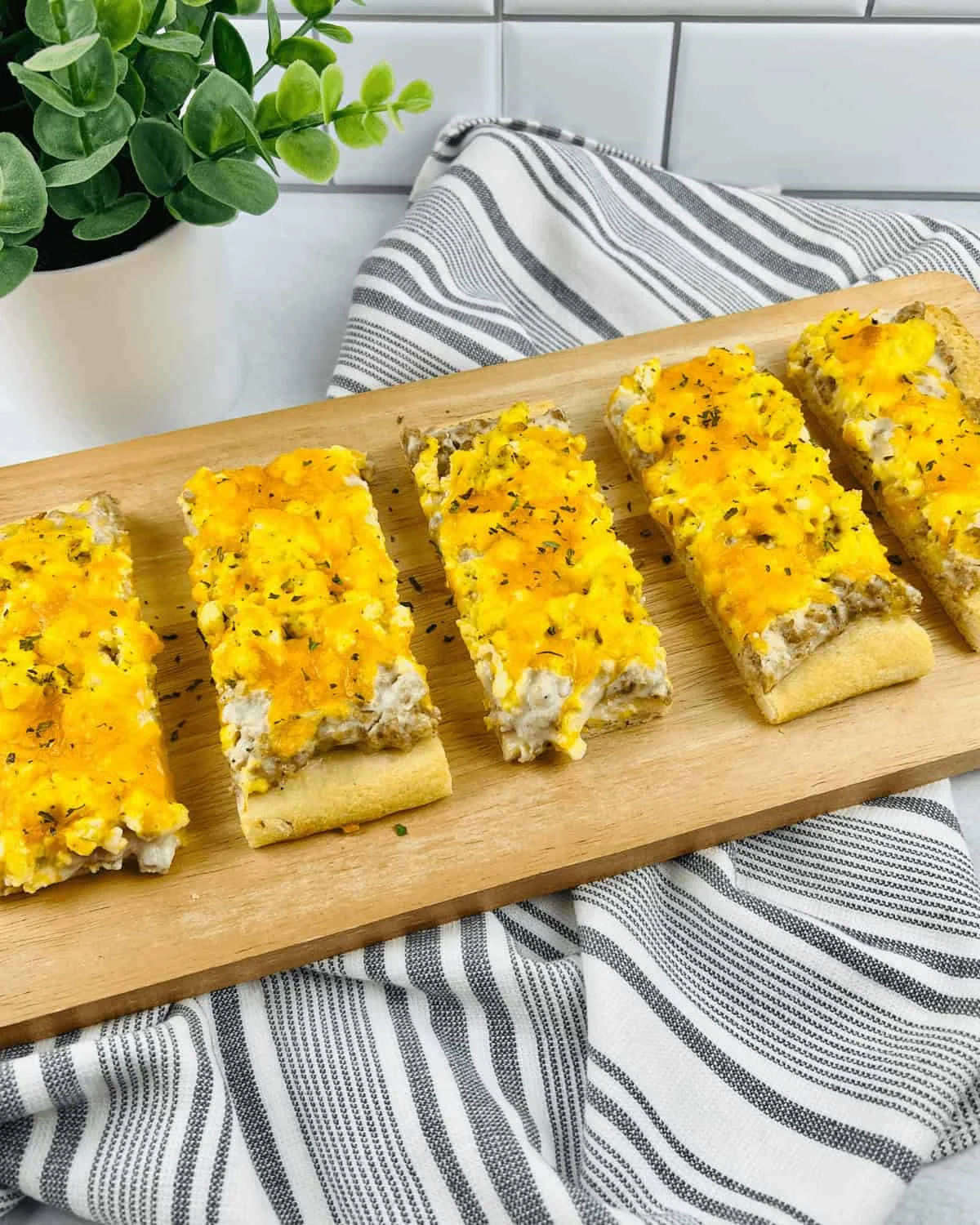 School Breakfast Pizza (with Sausage Gravy)