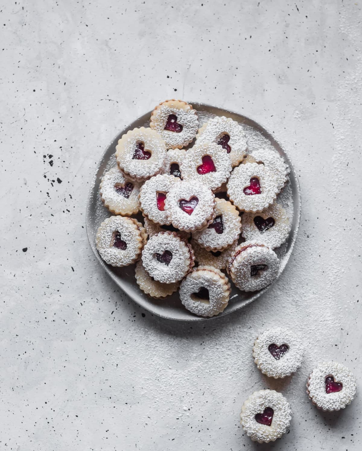Shortbread Linzer Cookies With Raspberry Jam