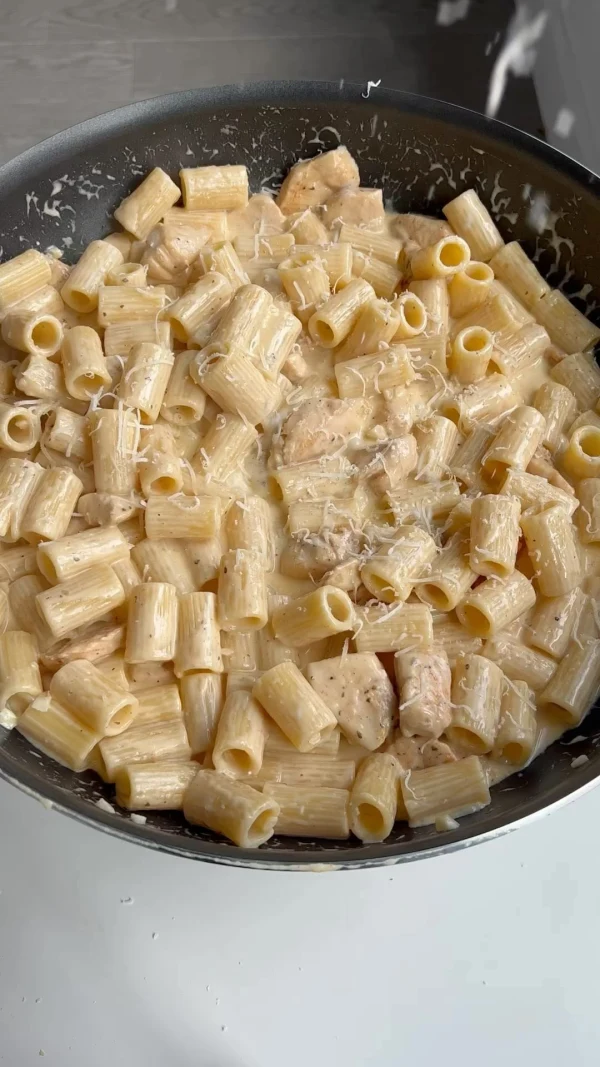 Chicken Alfredo Pasta cover