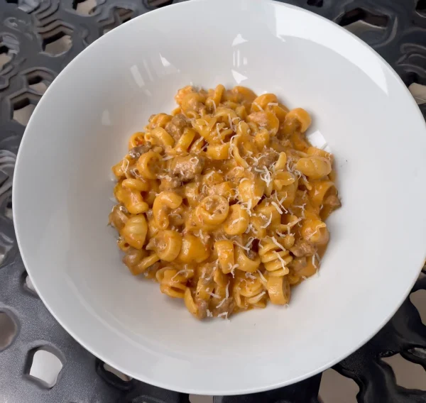 One Pot Cheesy Hamburger Helper Dupe cover