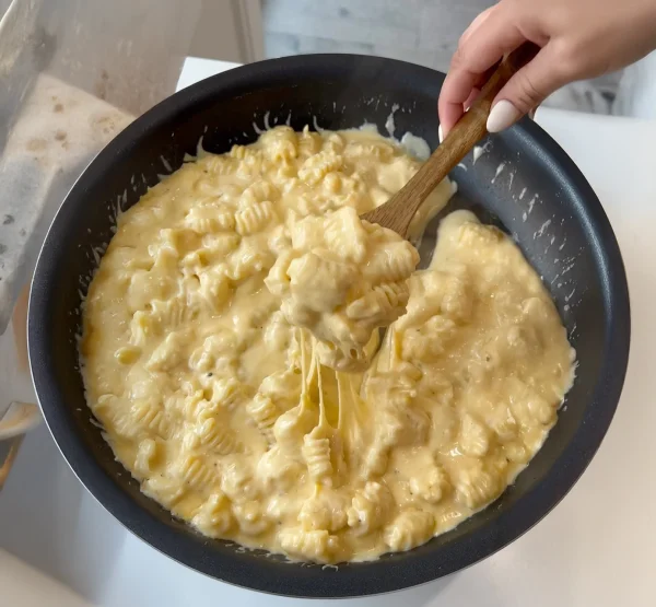 Cheesy Baked Pink Macaroni cover