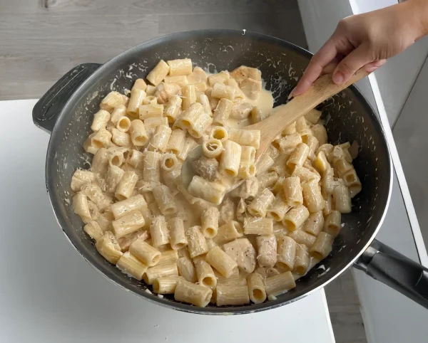 Creamy Chicken Alfredo Pasta cover