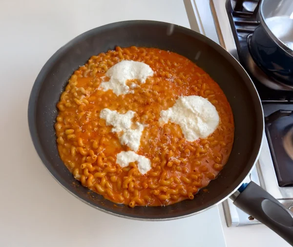 Roasted Red Pepper Gochujang Pasta cover