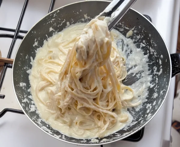 Extra Creamy Alfredo Fettuccine cover