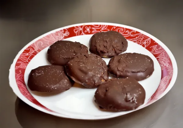 High Protein Reese’s Chocolate Peanut Butter Pieces cover
