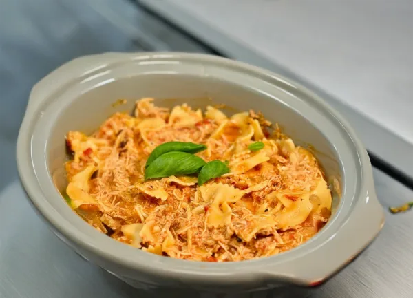 Creamy Tomato Basil Chicken Pasta (Crockpot) cover