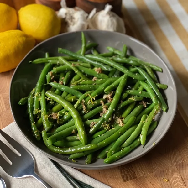 10-Minute Garlicky Green Beans cover