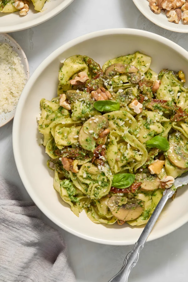 Creamy Pesto Tortellini cover