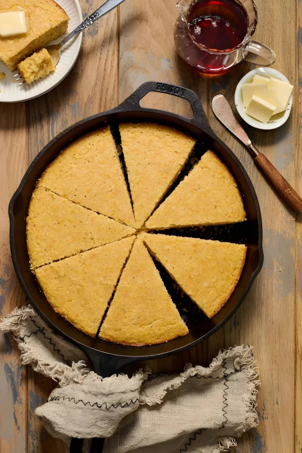 Easy Skillet Cornbread Recipe cover