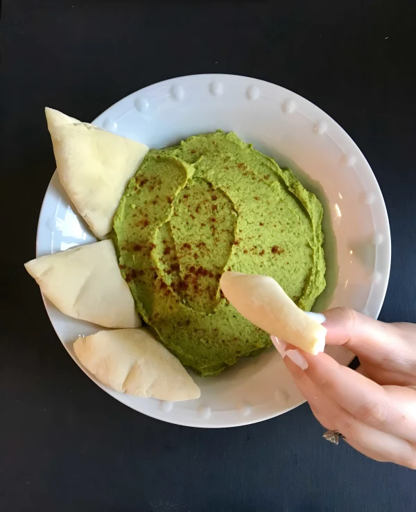 Homemade Spinach Hummus Without Tahini cover