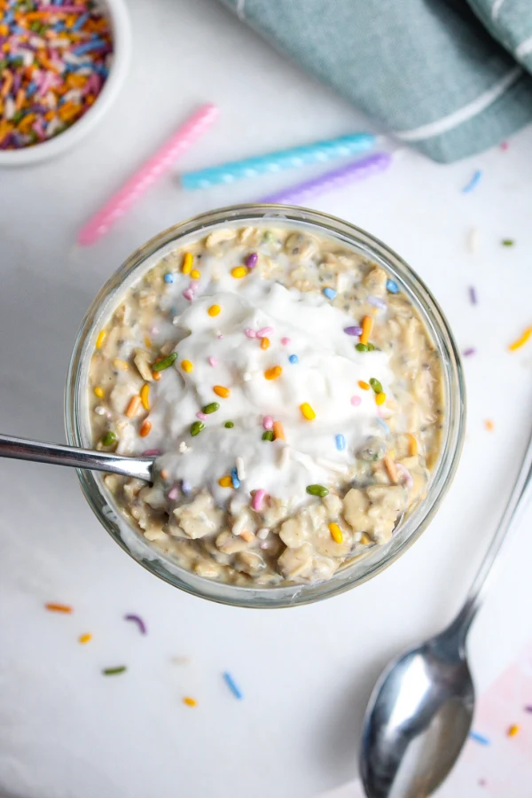 Birthday Cake Overnight Oats cover