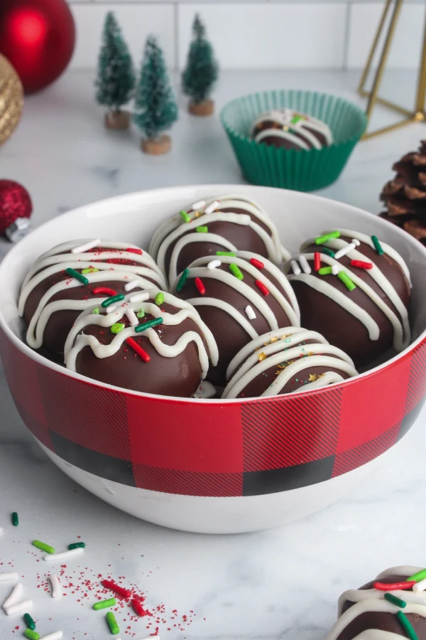 Healthy Gingerbread Cookie Truffles cover