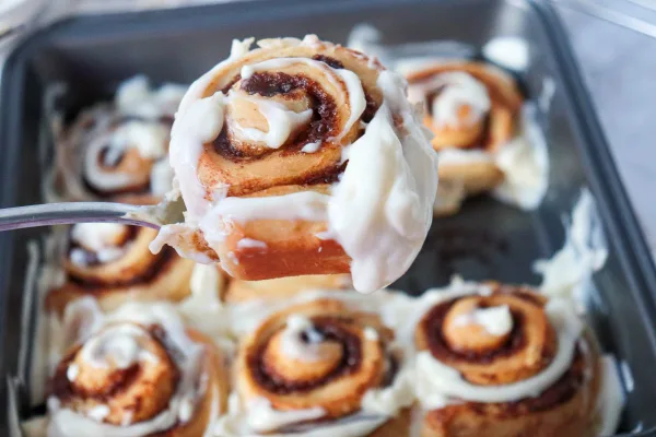 Best Cinnamon Rolls Recipe cover