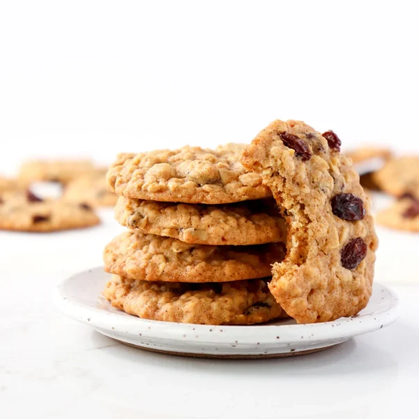 Chewy & Spicy Oatmeal Raisin Cookies cover