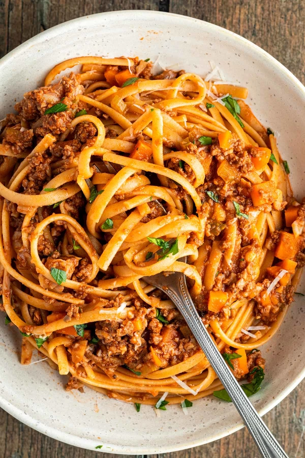 Low-Calorie Spaghetti Bolognese cover