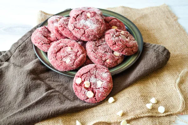 Red Velvet Cake Crinkle Cookies cover