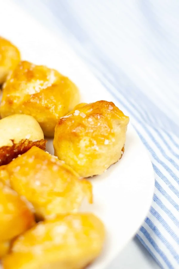 Air Fryer Pretzel Bites cover