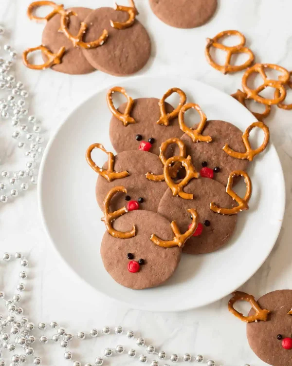 Pretzel Reindeer Cookies cover