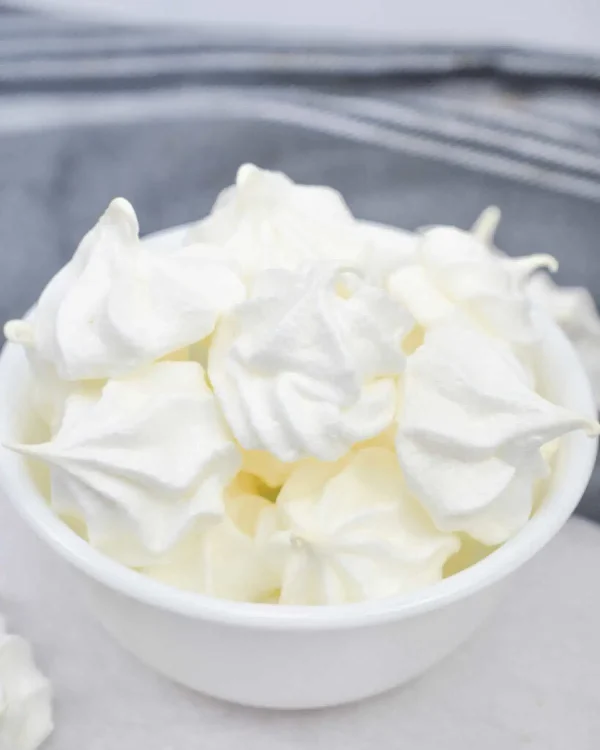 Meringue Christmas Cookies cover