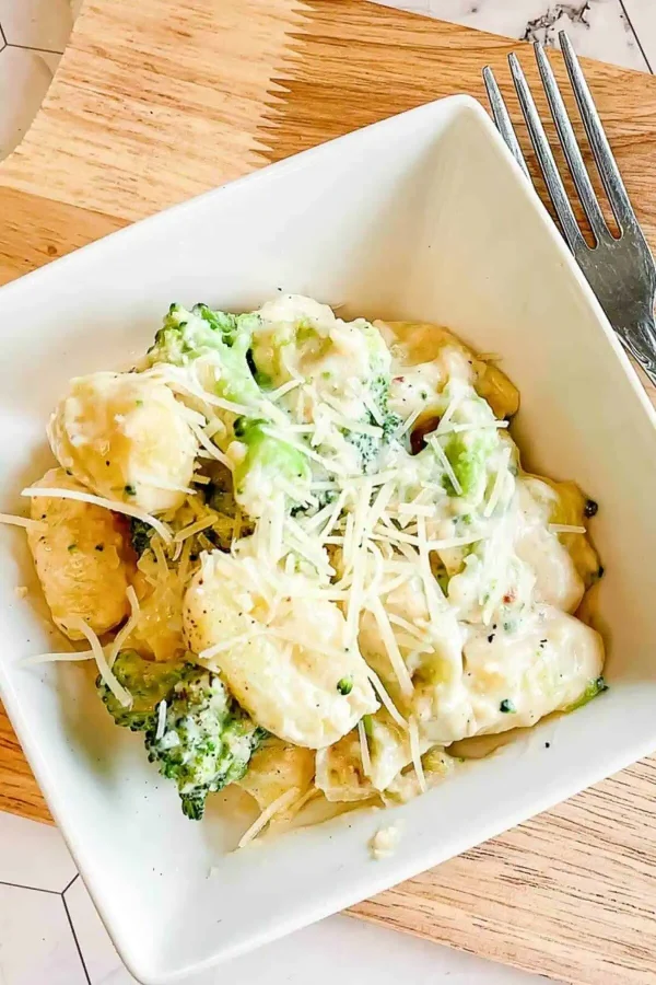Creamy Gnocchi Alfredo with Broccoli cover