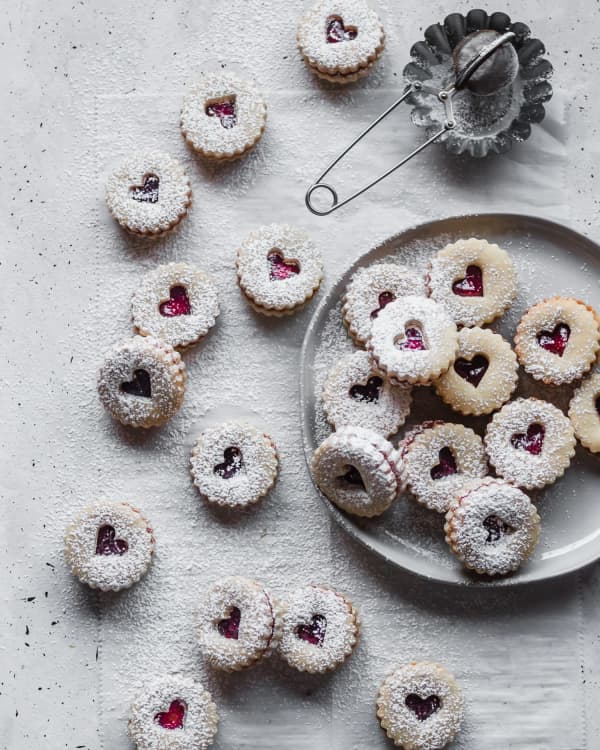 Shortbread Linzer Cookies With Raspberry Jam cover